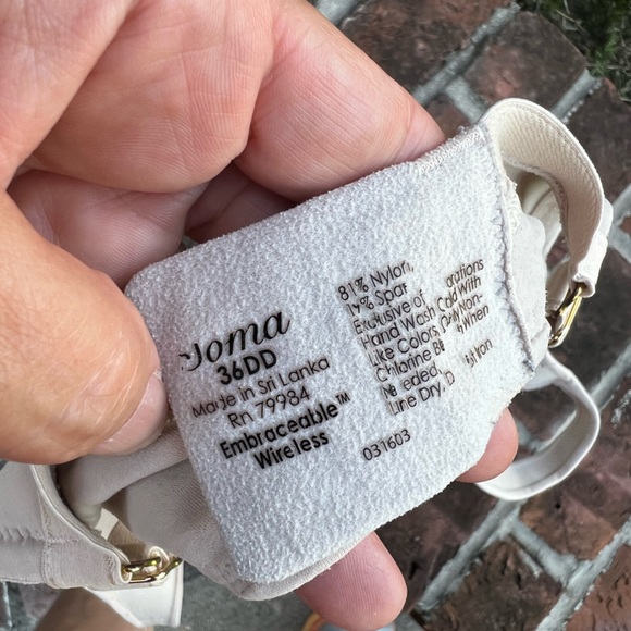 Soma nude embraceable wireless bra size 36DD - Picture 3 of 3